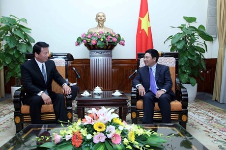 Вице-премьер, глава МИД СРВ Фам Бинь Минь принял специального посла Суги Рётаро - ảnh 1
